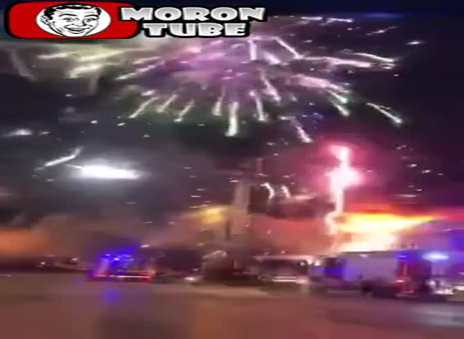 Video :The fireworks factory fire is extinguished with style